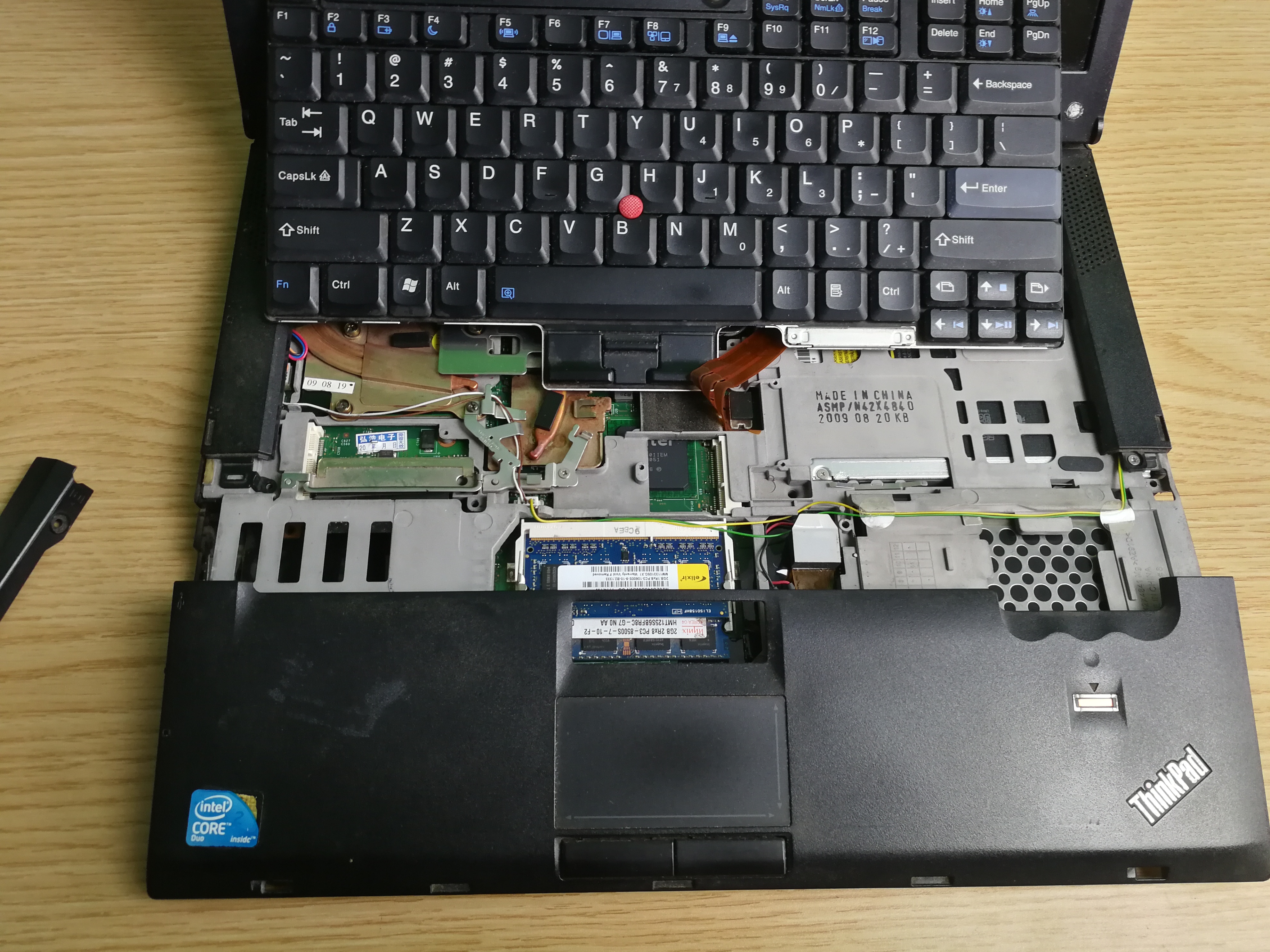 意外收到一台thinkpad t400笔记本电脑,简单升级后,办公没问题