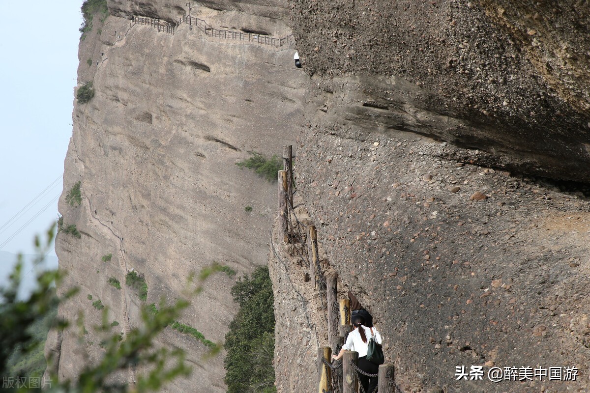 探访剑门关景区，断崖峭壁，气势恢宏，附带游玩攻略