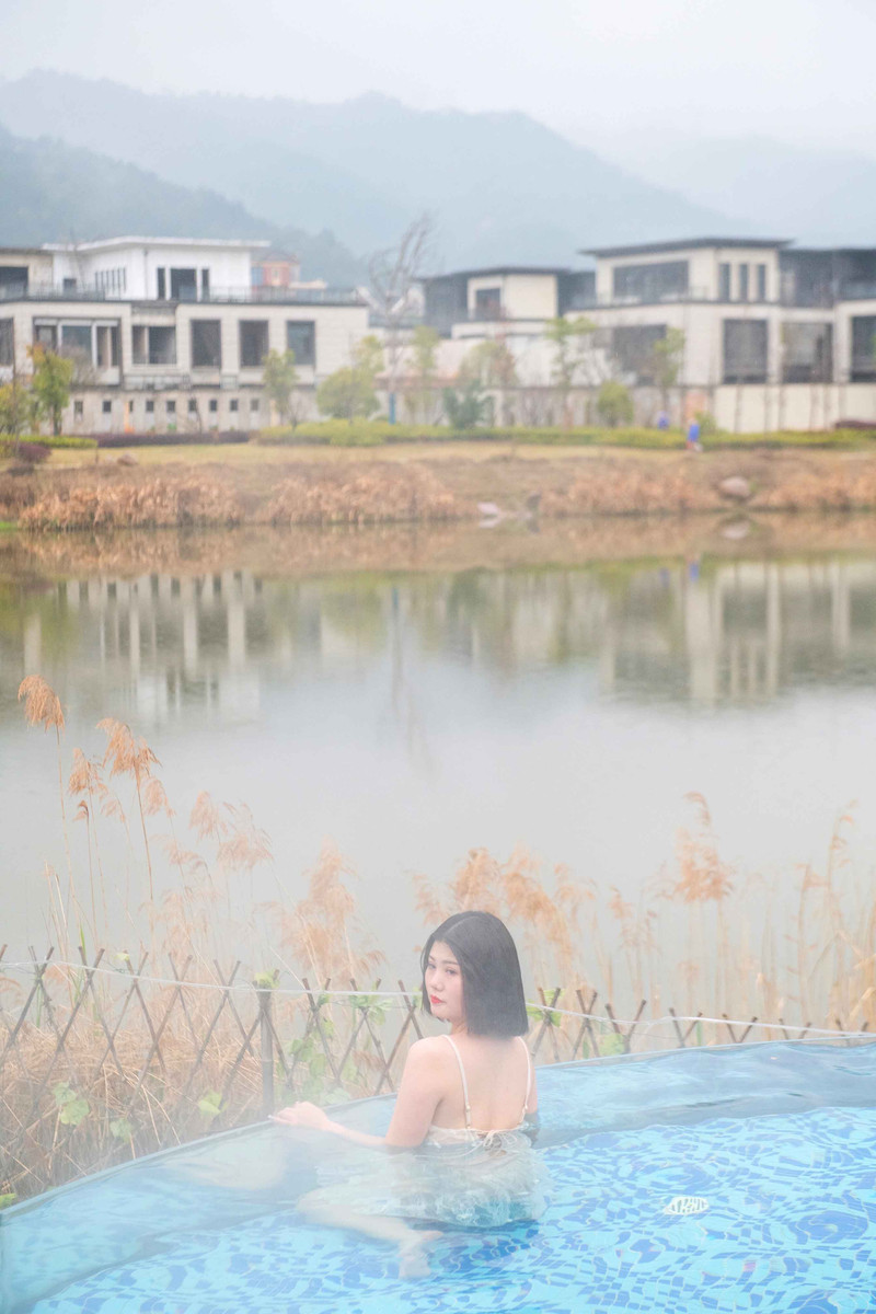 南昌哪里能晚上看足球比赛(烟雨三月湾里，尽享运动养生之旅)