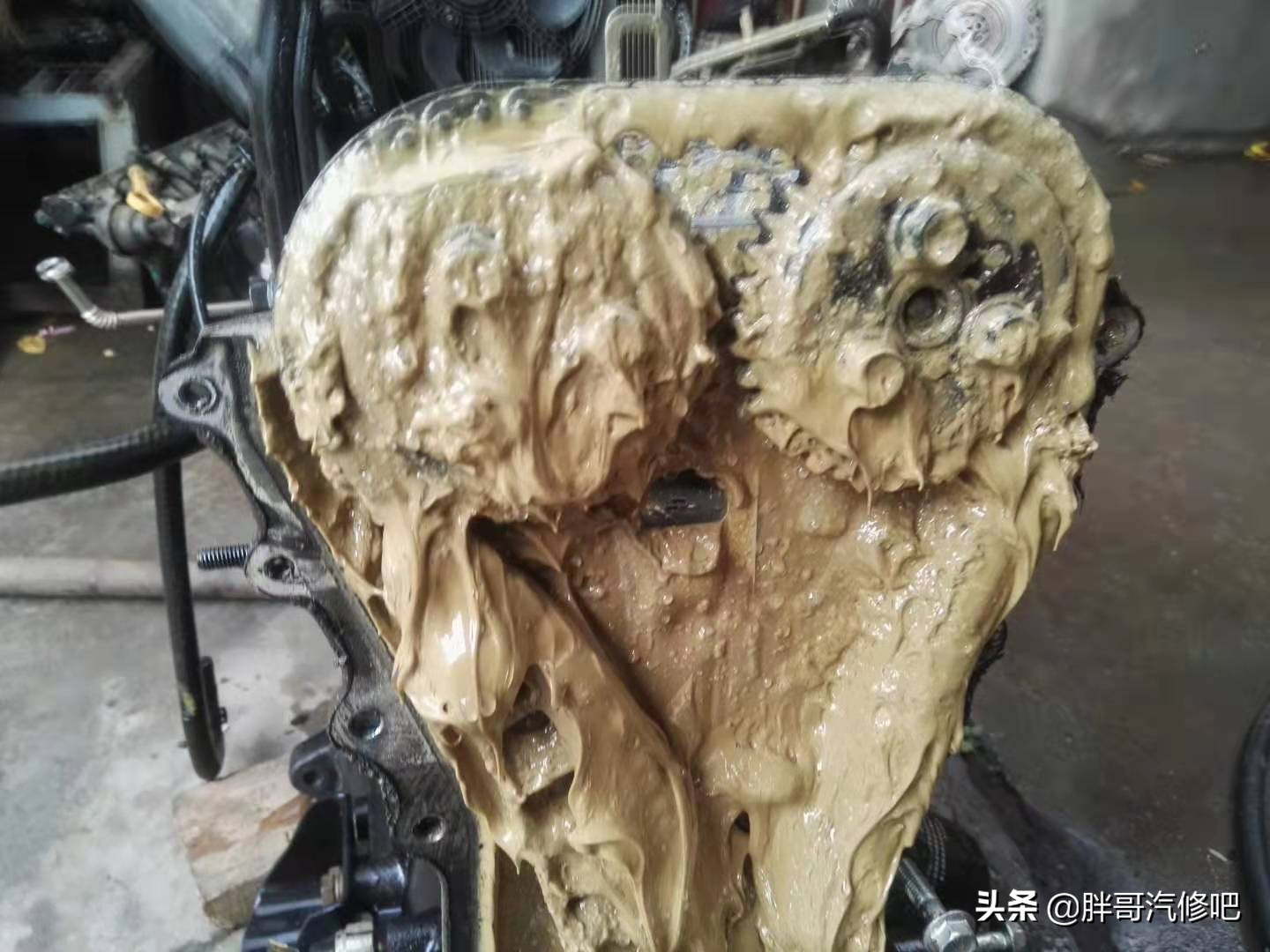 五菱宏光B12发动机，机油乳化水堵漏水，胖哥基本维修完毕
