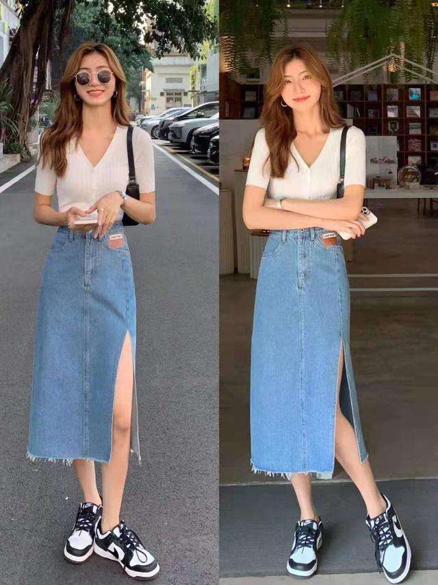 现在大家在穿牛仔裙(女人穿牛仔裙)
