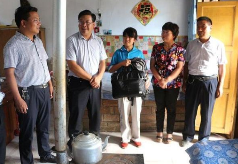 大学录取通知书里，有一张“表格”很重要，填好了更易得助学金