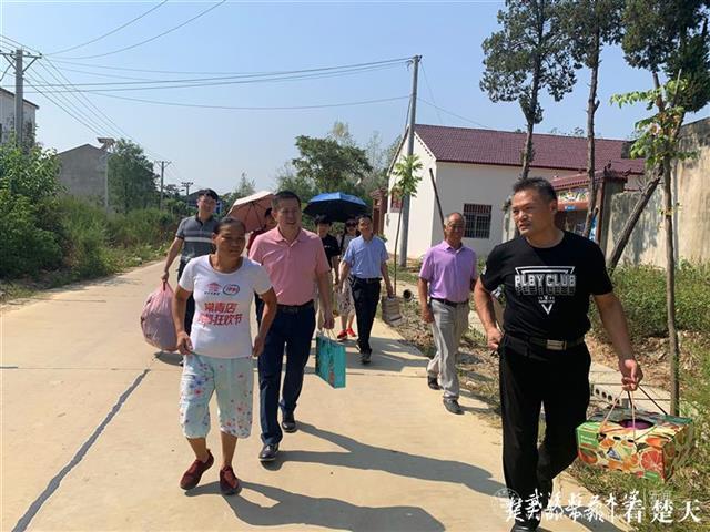 跳水救人、帮助自闭儿童！6个暖心故事带你