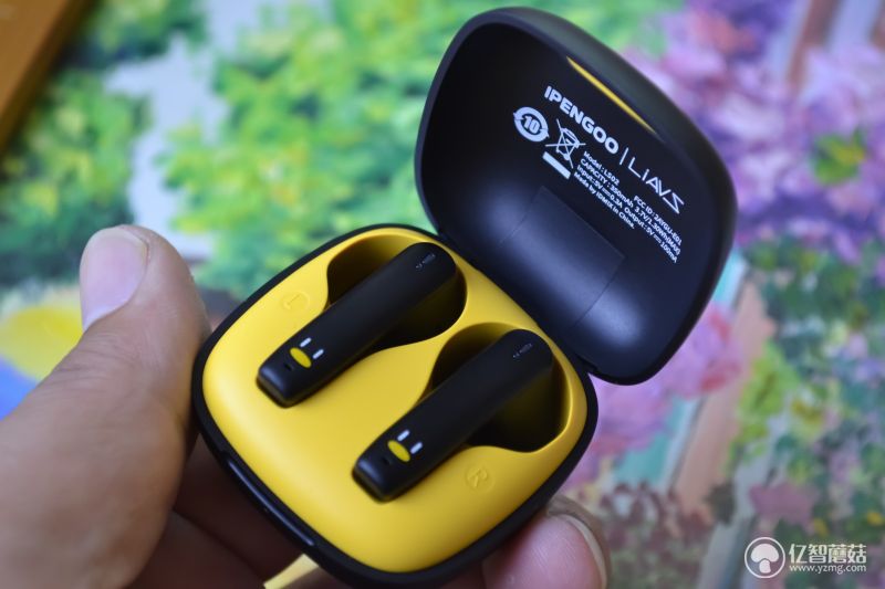 Liavs联名腾讯怪奇鹅 体验一回无线蓝牙耳机