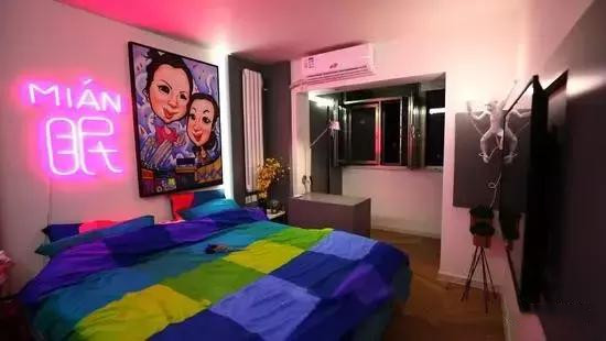 北漂母女住“三角”房，母女同住无隐私，厨房油烟飘全屋，47㎡逆袭