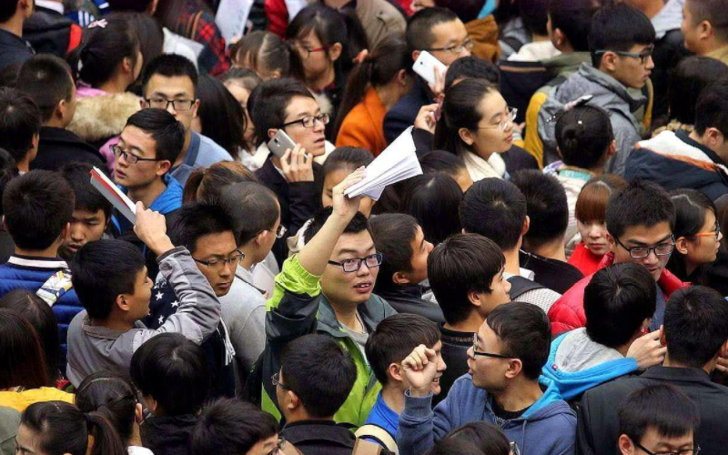 大学期间争取“特殊身份”，毕业即可有铁饭碗，抓住机会别错过