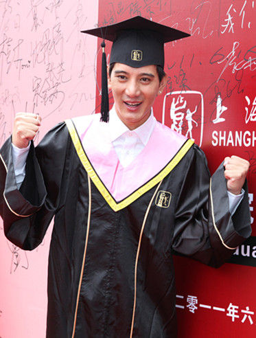 蒲巴甲的荒唐情史，以及他的著名前女友们