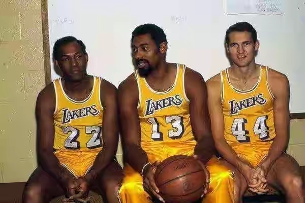 看着如今的保罗，火箭是否心碎？——说说nba“送温暖”的交易