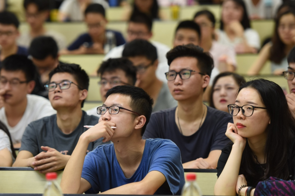 校园里出现“佛系大学生”，不进学生会也不加社团，老师也没办法