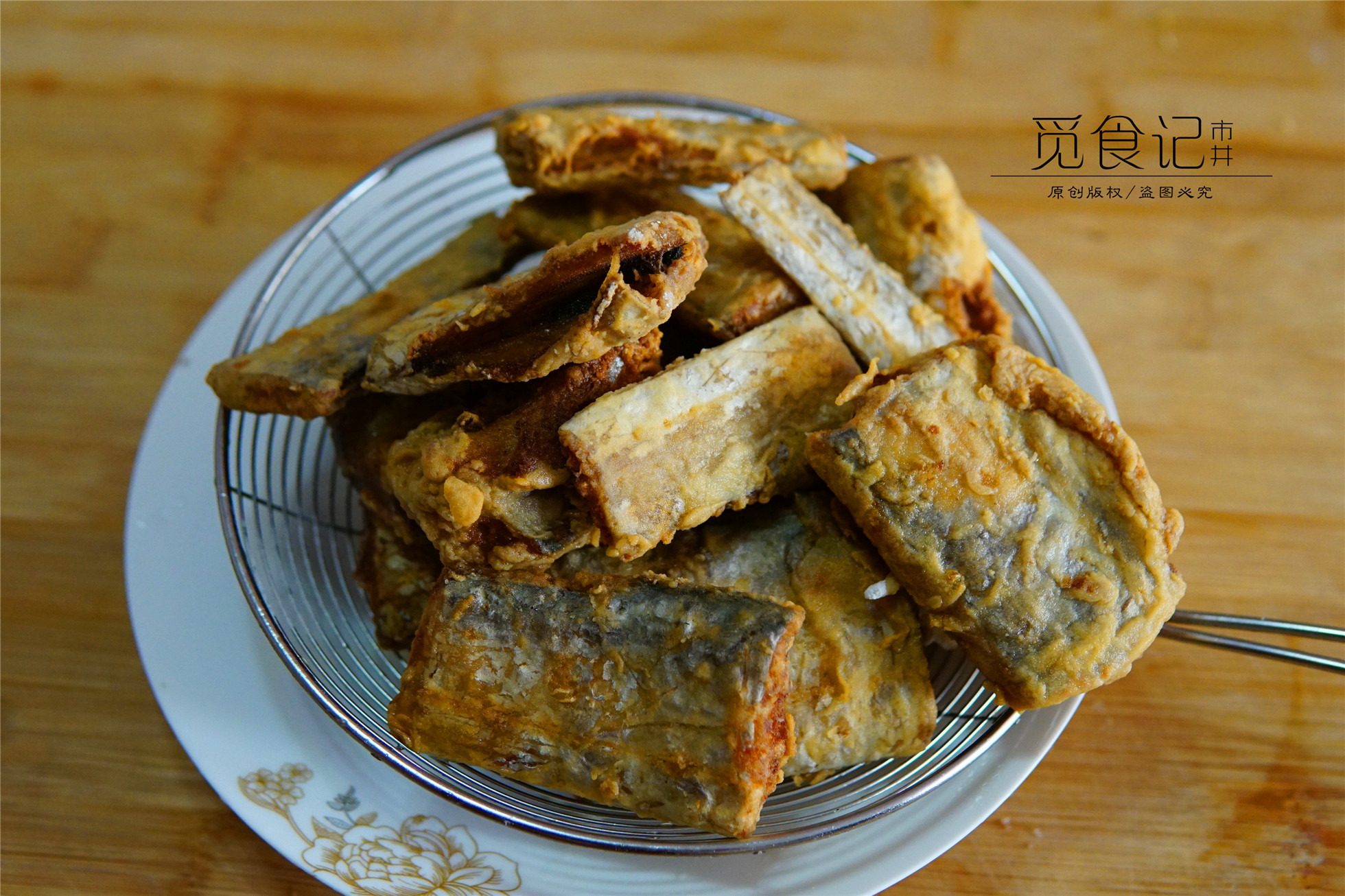 这样炸的带鱼，鱼肉紧实、不腥、鲜嫩，用面浆还是面粉很关键！