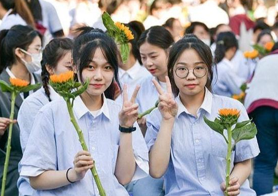 高考英语降为副科，物理和历史成了座上宾？看看教育部怎么说