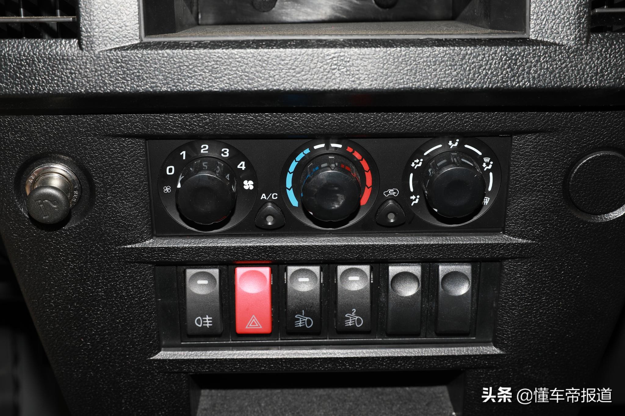 新车｜越野不输坦克300？BJ212致敬版上市，搭载三菱动力