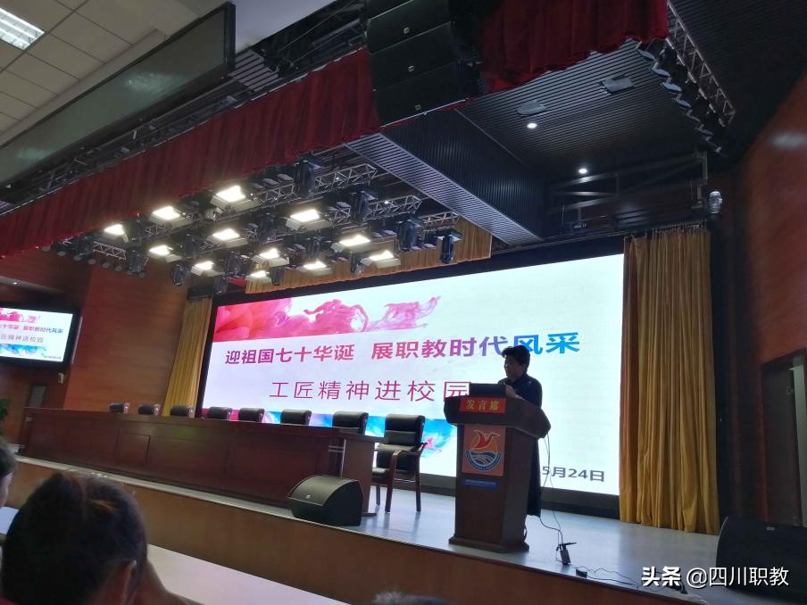 上千初中生围观！成都市温江区职教活动月社会开放日活动成功举行