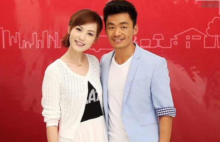 马蓉：家境优越颇具才气，写得一手好字，21岁做记者时改变了命运