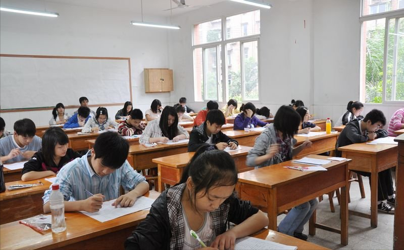 中考成绩不上不下，选“好技校”还是“烂高中”？毕业后差距明显