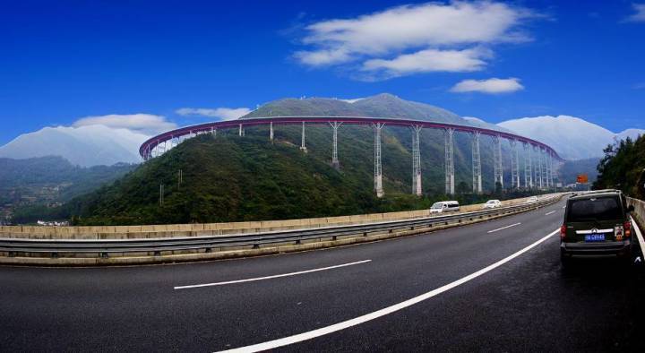 基建狂魔又一典范,斥资160亿打造雅西高速,堪称公路史上的奇迹