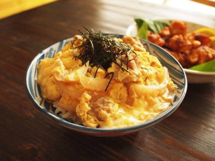亲子丼，完美融合鸡肉和鸡蛋的日式盖饭，春节用食物对父母说感谢