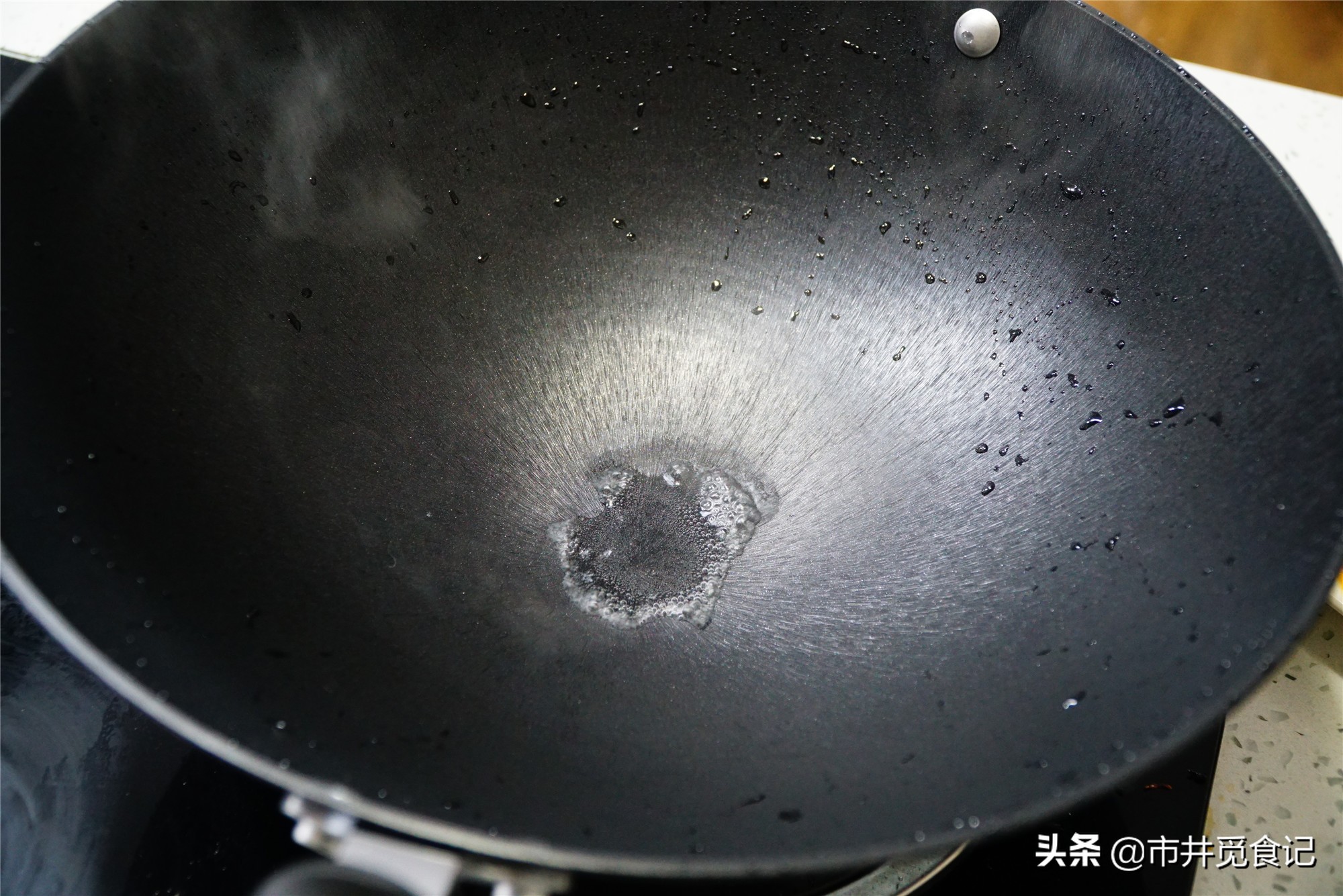 新铁锅买来别着急用，开锅这6步不能少，不生锈不粘锅，越用越光