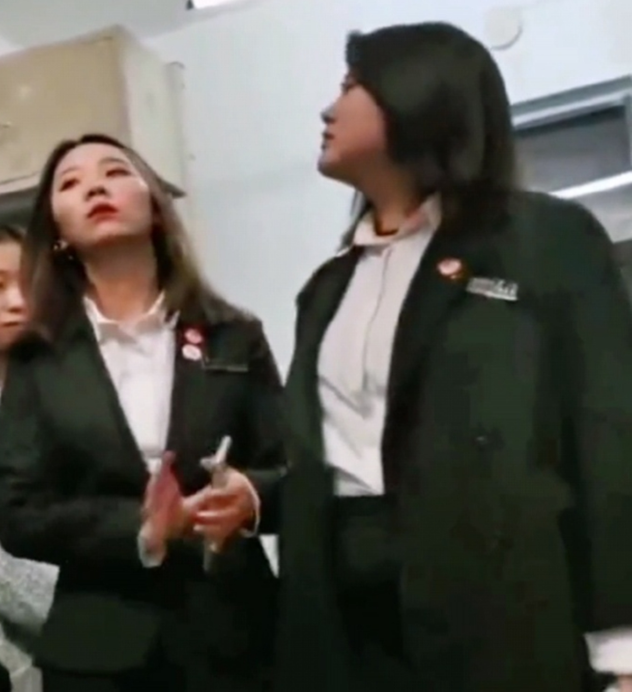 部长张美玉被“骂”上热搜，一天接200个辱骂电话，只能回家休养