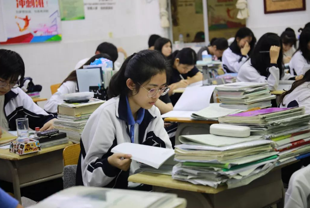 高考为啥不能用统一试卷，确保“公平”岂不更好？事实并非如此