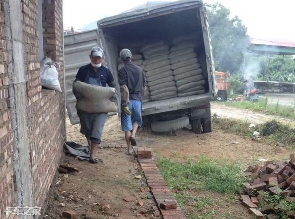 陷车后的解决办法，对了叫机智错了叫添乱，看老司机如何脱困