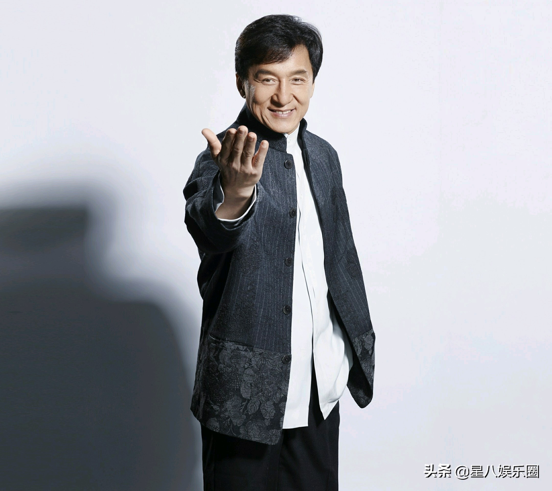 黄霑：一代音乐大师，追悼会万人合唱“千里我独行，不必相送”