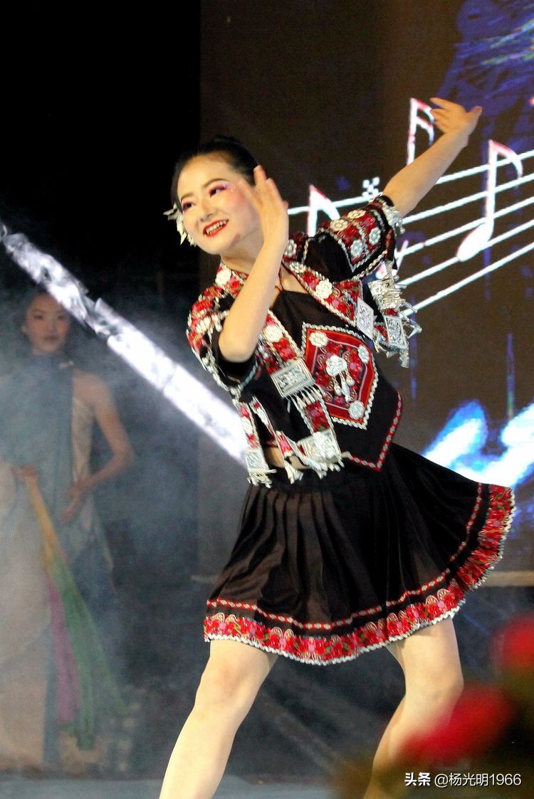 施秉一中：唱响青春   舞动人生