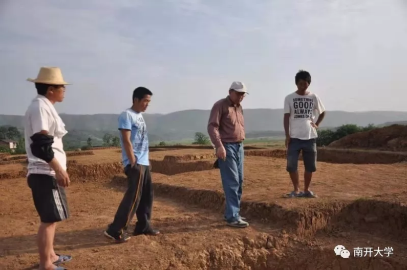 全校首位！南开教授：历时四年著书40万字，登上人民大会堂，斩获学界最高奖！