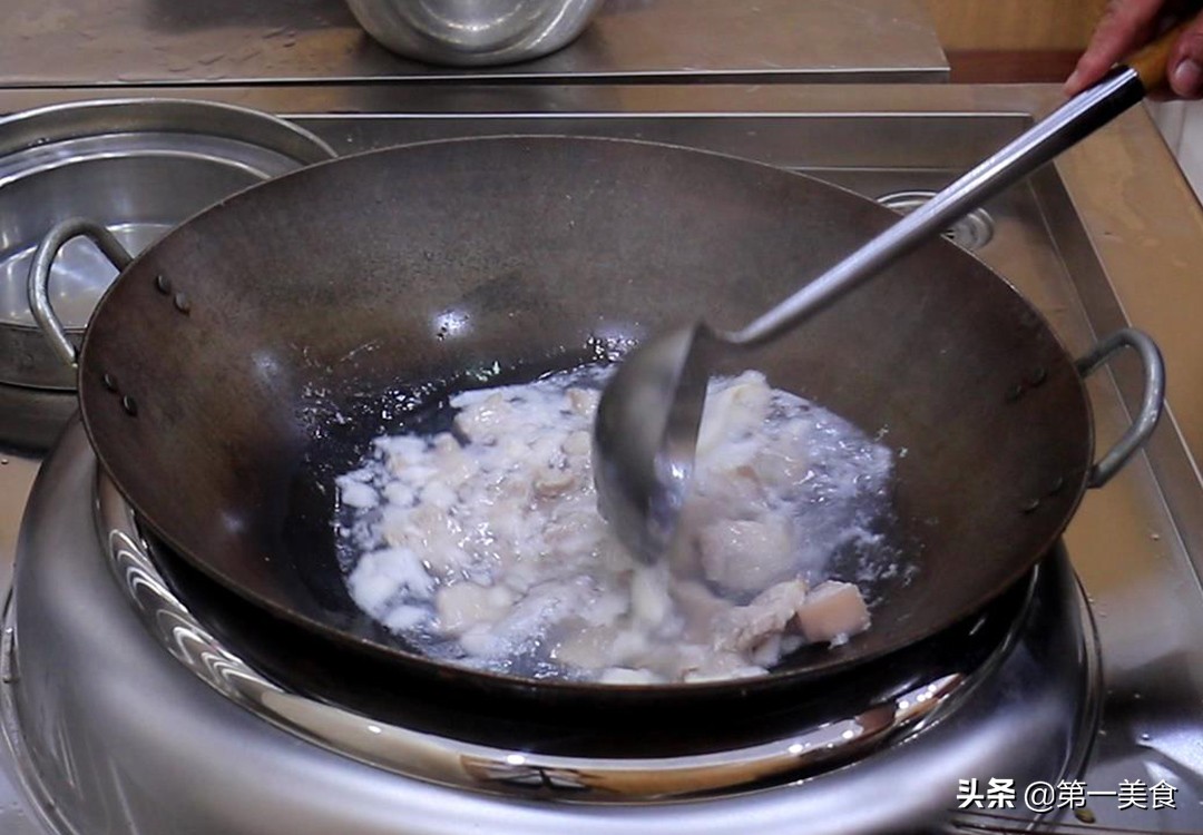 白菜豬肉燉粉條,白菜豬肉燉粉條的家常做法