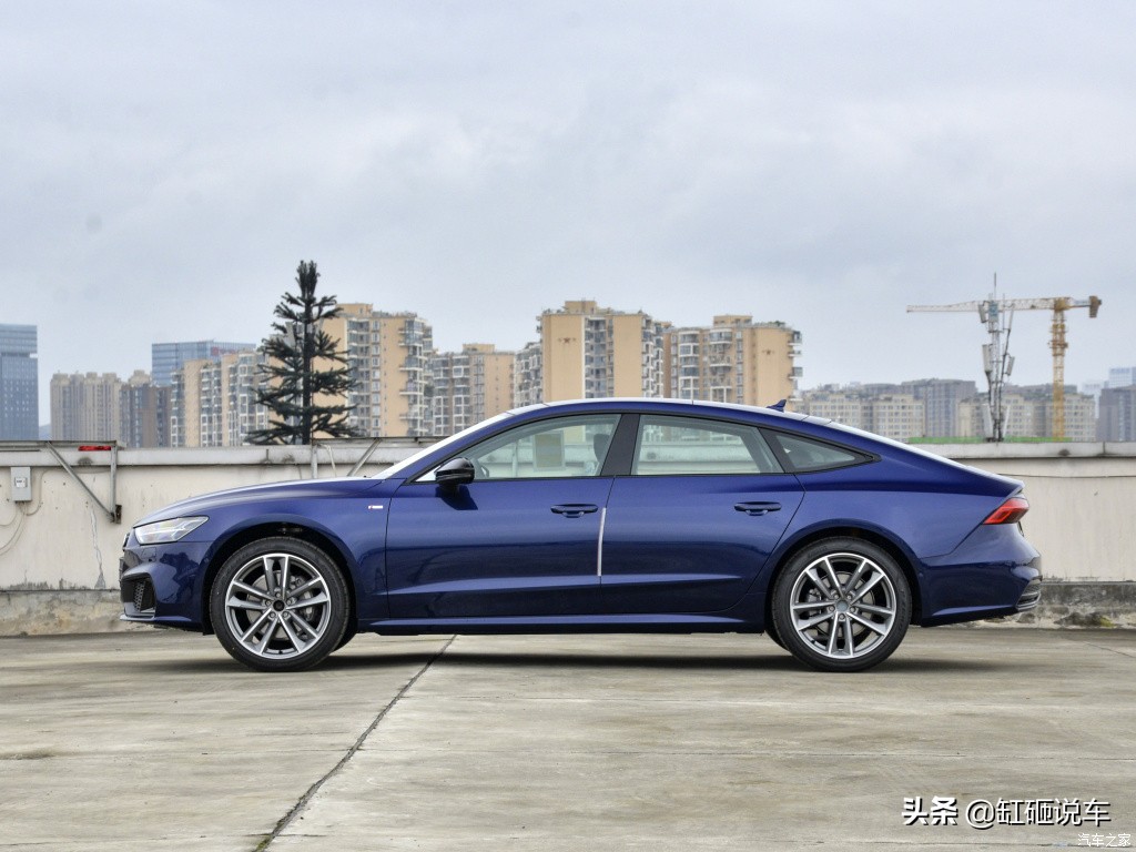 年少有为就买它,全新奥迪a7,运动与优雅并存,公认的最美轿跑