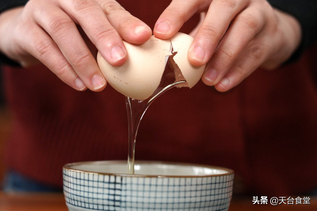 蒸芙蓉蛋，记住这个比例，厨房新手也能蒸出嫩滑的蛋羹，