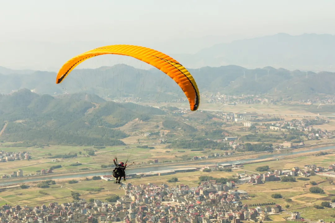 滑翔伞初体验｜等风来，御风而行，最极致的放松和自由，你敢来吗