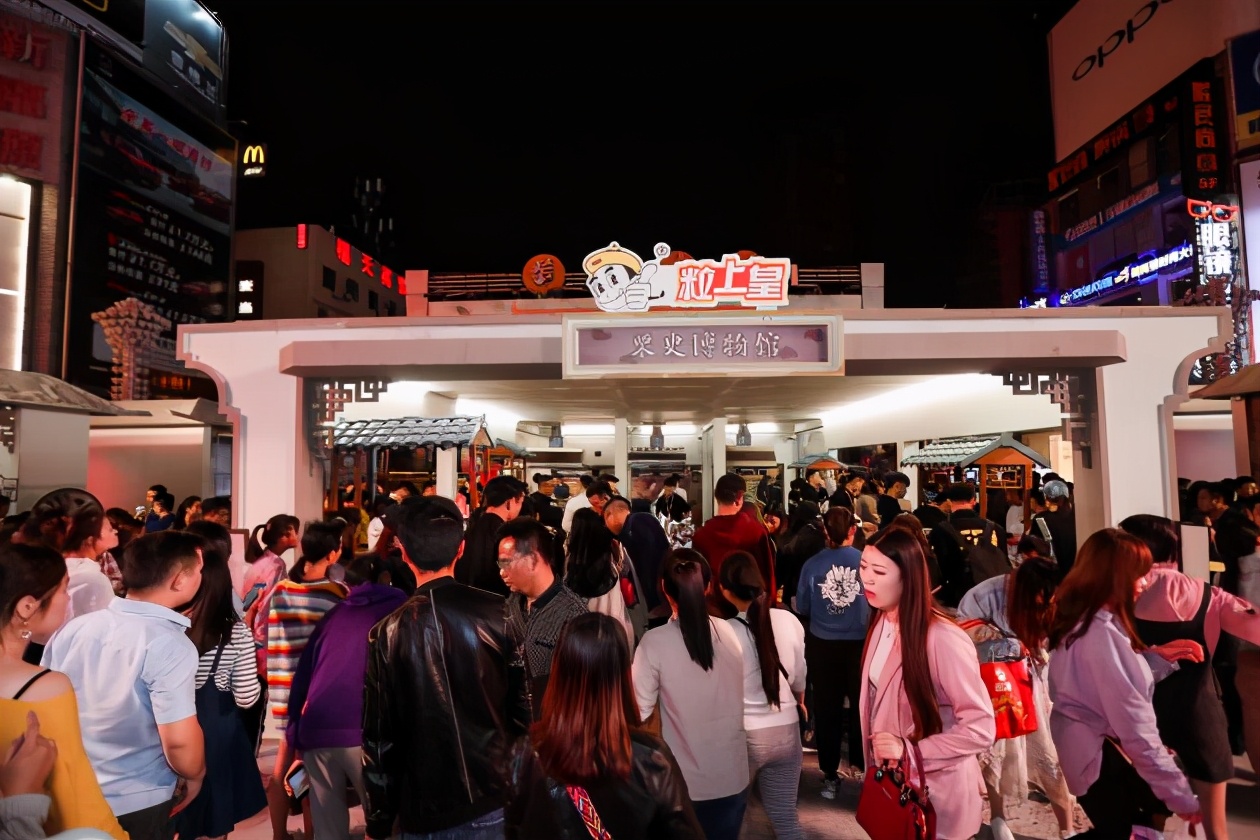 一夜狂赚200万！中国最土网红店，为啥能火上央视？