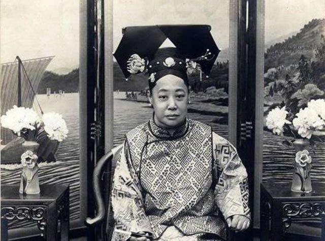 端康太妃这位福晋个性极强,从小到大没被别人批评过一句,就连慈禧她都