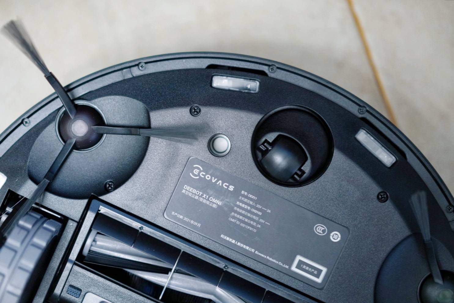 年度旗舰：科沃斯新品DEEBOT X1 OMNI扫拖机器人开箱评测