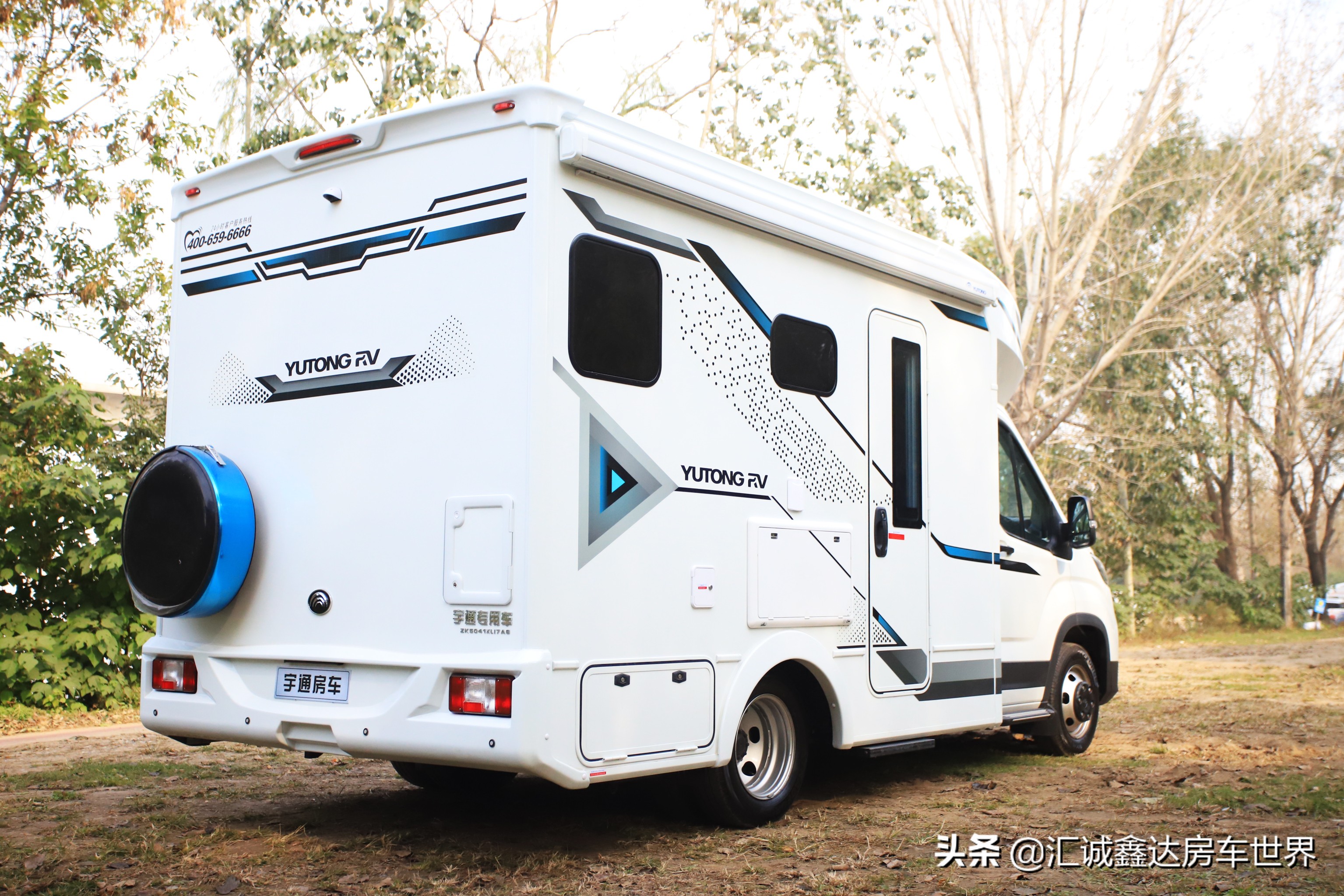 宇通新款4人版小顶房车上市!动力强配置高,内外全新设计,c照开