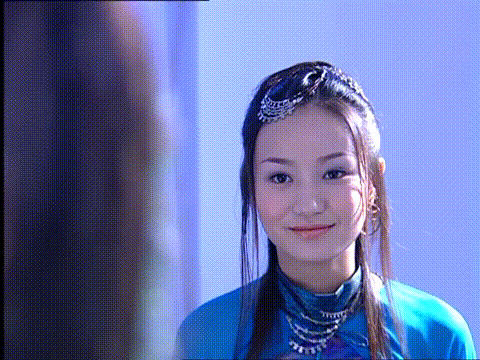 卫斯理在小乔引领下,顺利进入大乔家,大乔初见卫斯理,瞬间愣住,她扫描