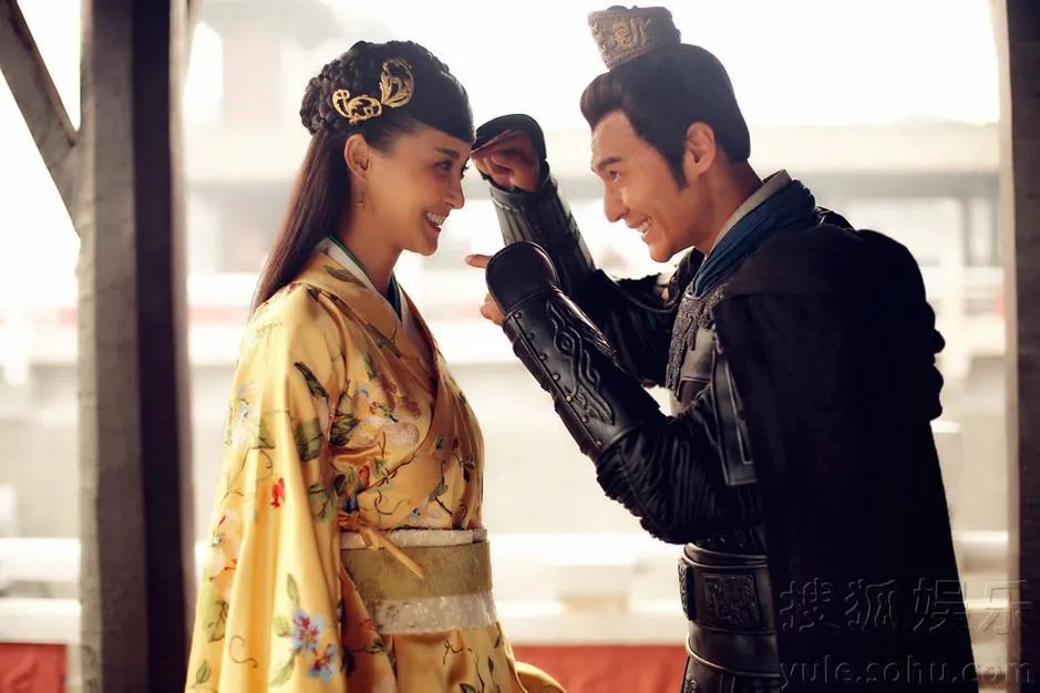 史上最经典的10首情诗，一首一个名句，比“我爱你”强一百倍