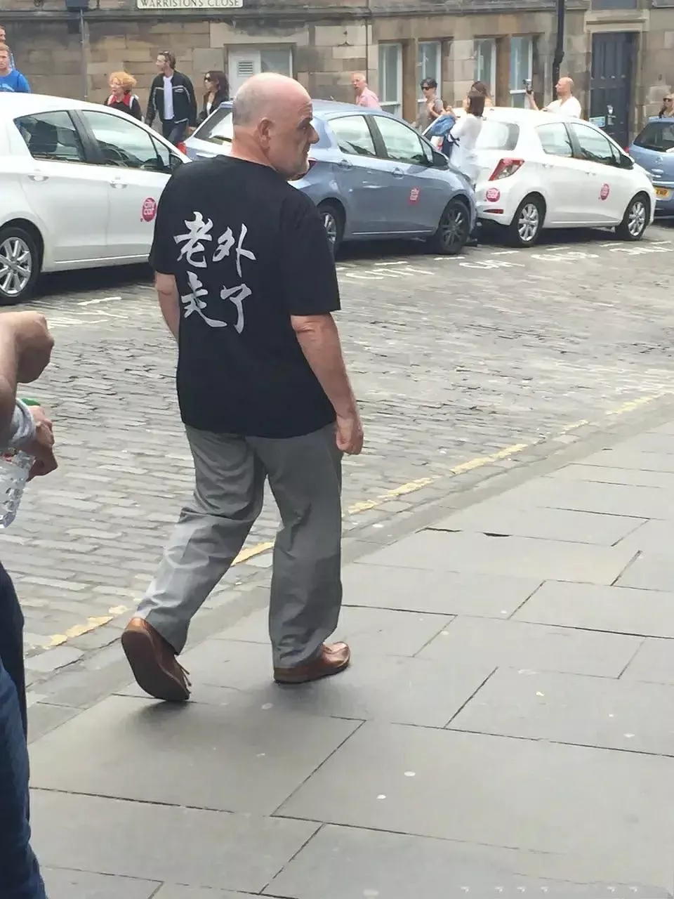 这些衣服的slogan不止酷,还有态度
