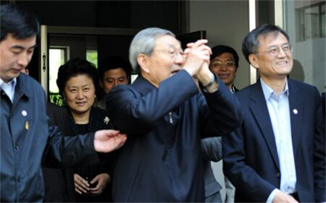 朱镕基在清华介绍自己的新书：只讲真话没有套话