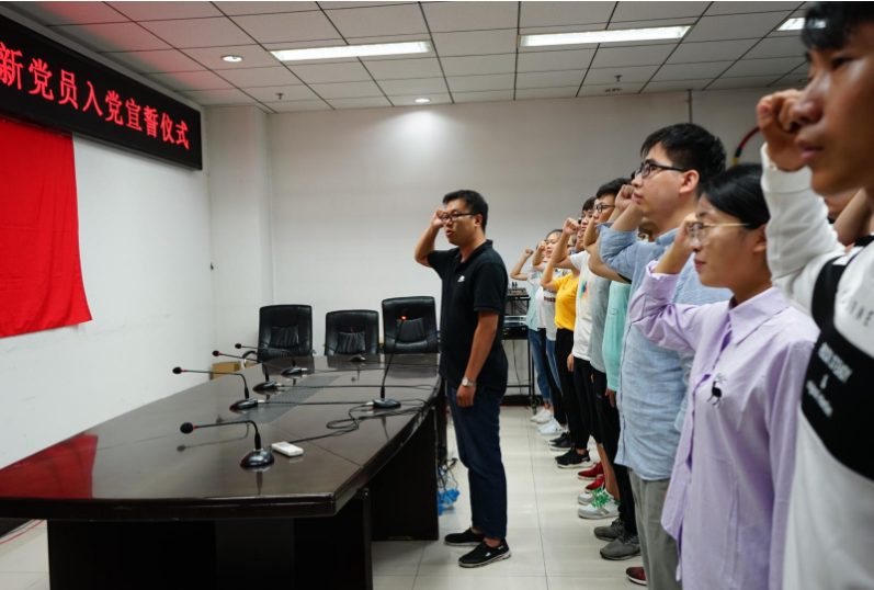 大学入党有“硬性要求”，学生在大一就应做好规划，学生不能忽视