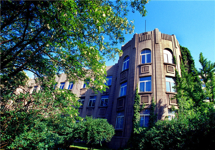 辽宁大学老建筑之哲理楼：凝聚历史风采 承载文化记忆