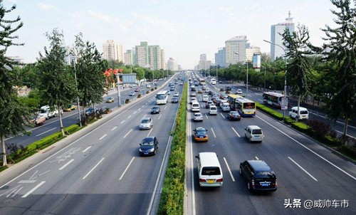 老司机总结的4条高速开车经验，新手司机请花2分钟通读一遍