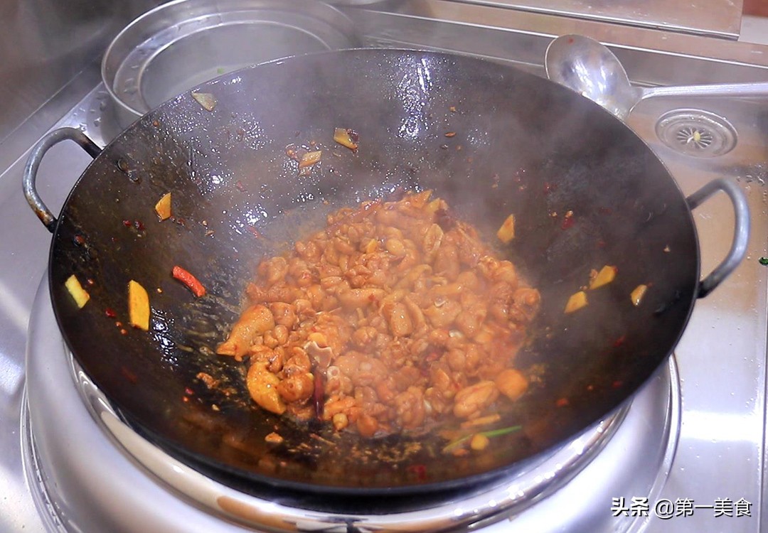 黃燜雞飯,黃燜雞米飯的制作過程