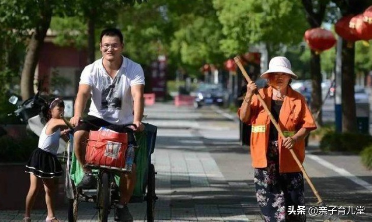 考上同济大学博士的他，帮环卫工父母扫大街，寒门子弟更懂得感恩