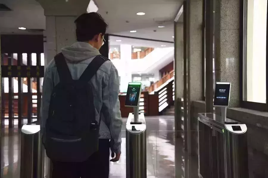 让学渣都“以身相许”的13个大学图书馆，这舒服，这惬意，不走了