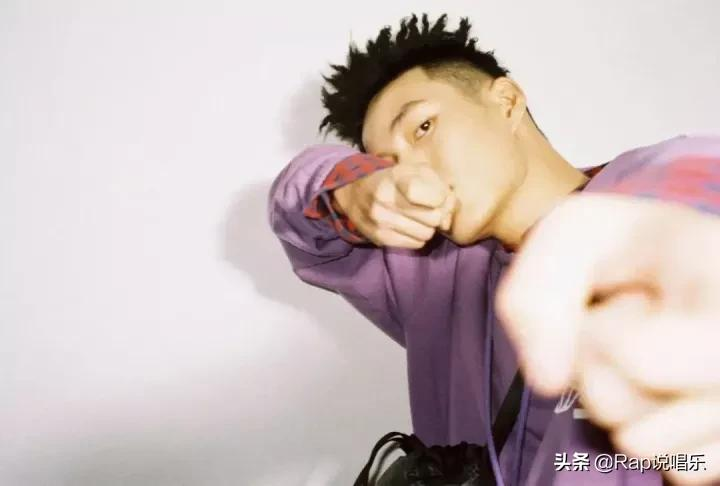 贝贝和Melo的合作曲上线,却提到了与派克特约架的旧怨?
