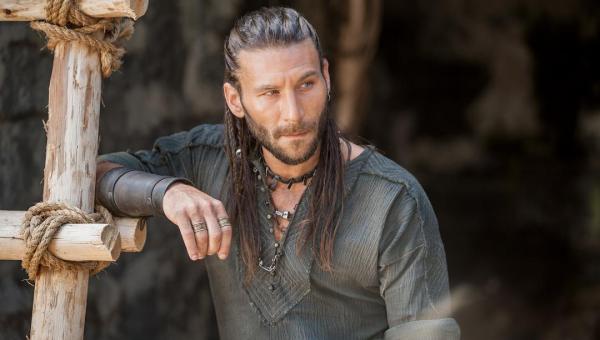 高分而小众的美剧《黑帆》:传奇海盗们的生存抗争史诗