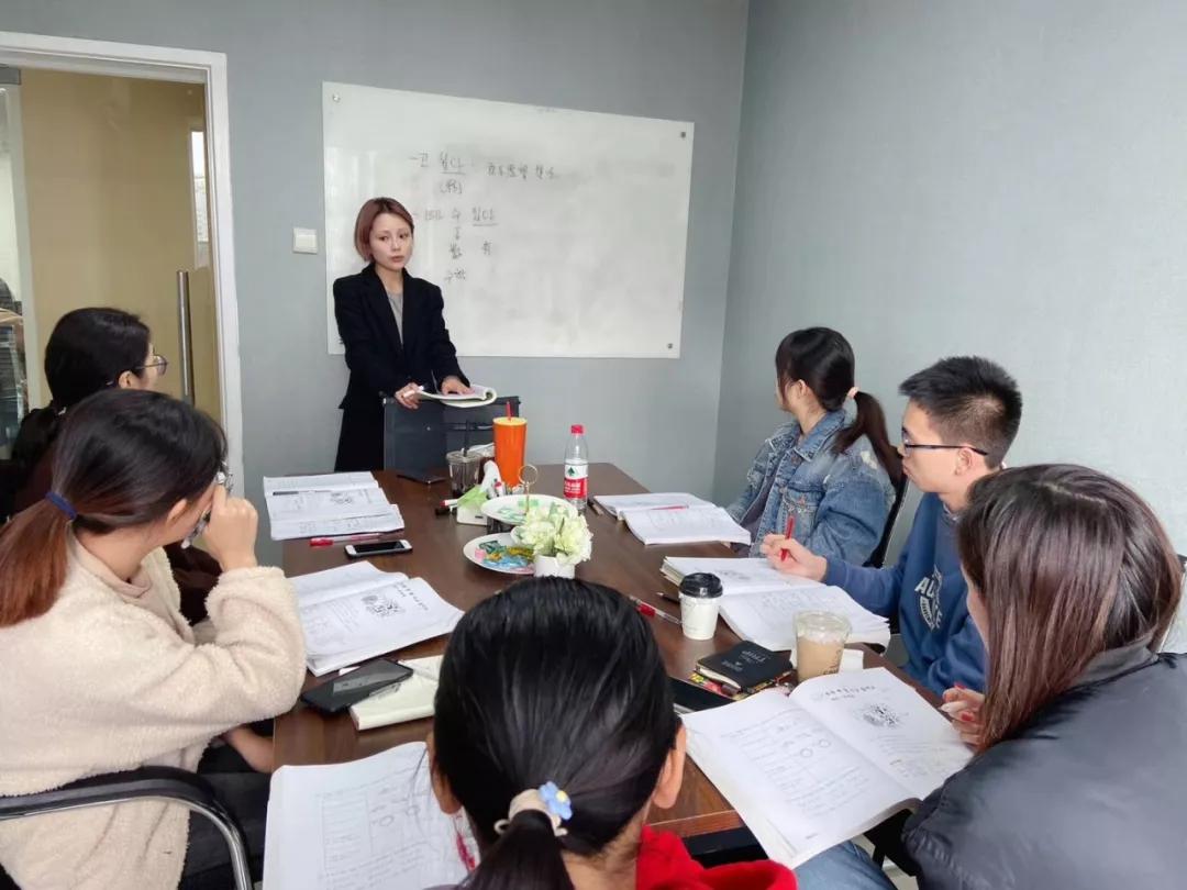 ta们从这家语言培训学校窥探到了世界——走进成都外言社