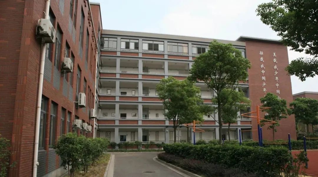 上海TOP100初中榜单出炉！华育稳坐“王位”，兰生复旦紧跟